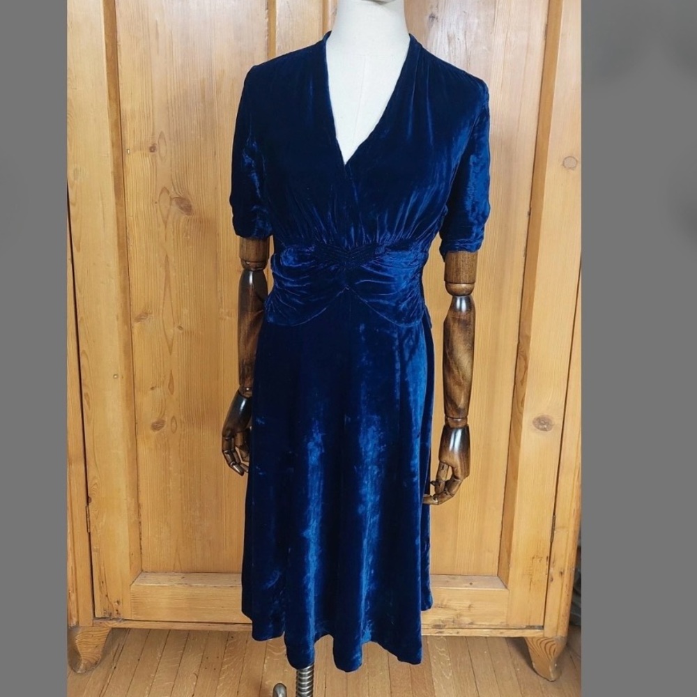 Antique 1930's navy blue silk velvet dress